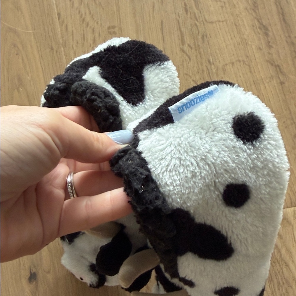 🐮 Snoozies Kids’ Cow Slippers – Size Small - Picture 3 of 4